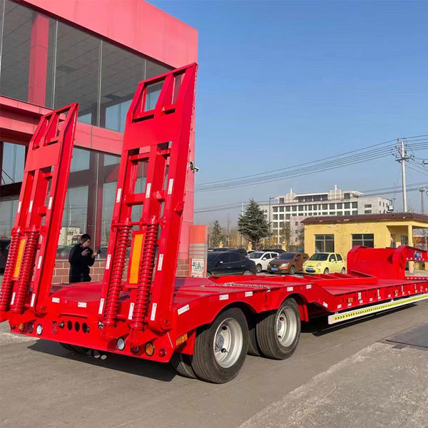 Heavy-duty 5-axle low flatbed trailer, 80-ton, 100-ton, low flatbed semi-trailer for transporting excavators.