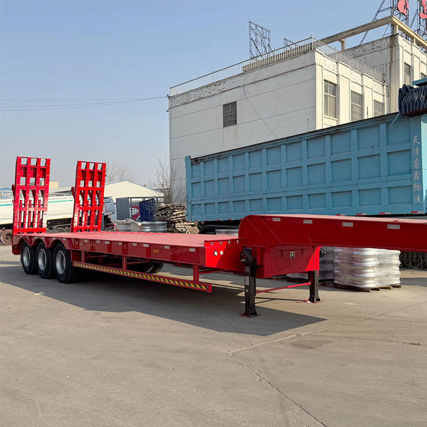 Heavy-duty equipment transport engineering machinery three-axle and four-axle low flatbed semi-trailers