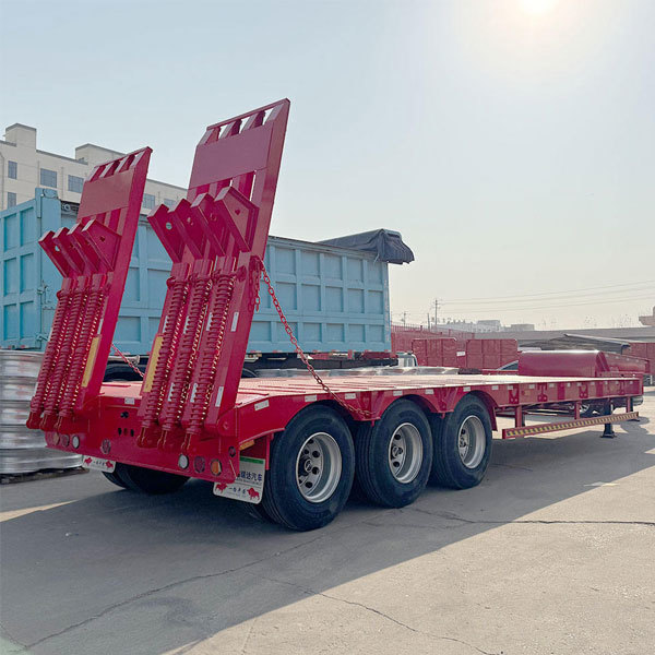 Heavy-duty equipment transport engineering machinery three-axle and four-axle low flatbed semi-trailers