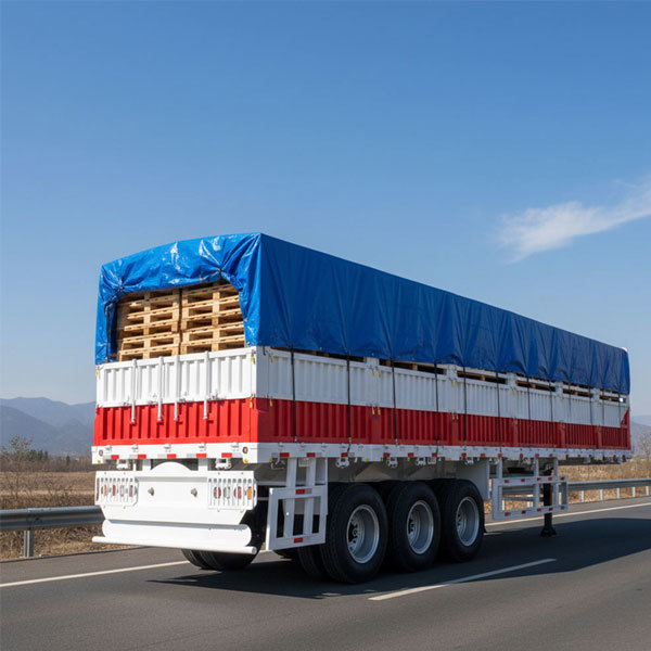 60-ton steel three-axle semi-trailer, suitable for transporting livestock (cattle, sheep, chickens), equipped with side fences.