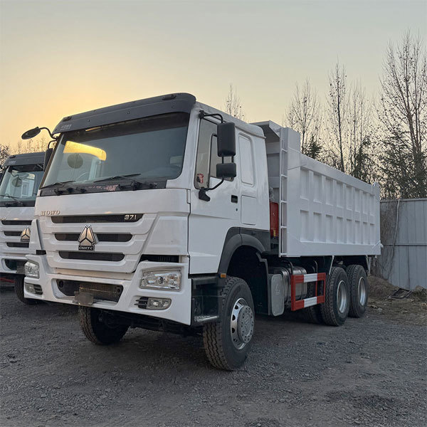 Sinotruk Howo heavy-duty 40 cubic meter diesel dump truck, 10-wheel 6x4 drive